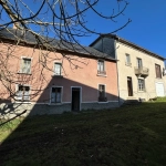 Grand ensemble immobilier à Saint Gervais d'Auvergne avec maison, dépendances et terrain de 5000 m²
