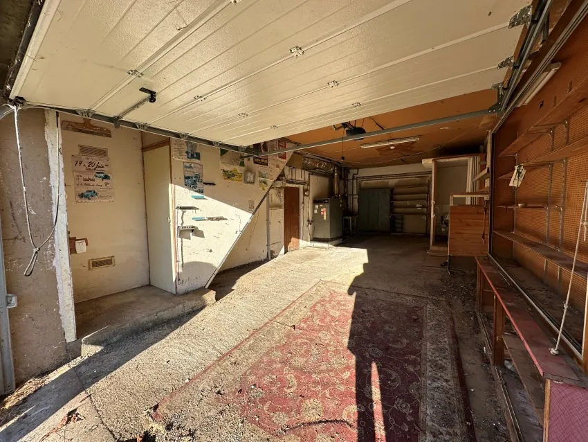 Grand ensemble immobilier à Saint Gervais d'Auvergne avec maison, dépendances et terrain de 5000 m² 