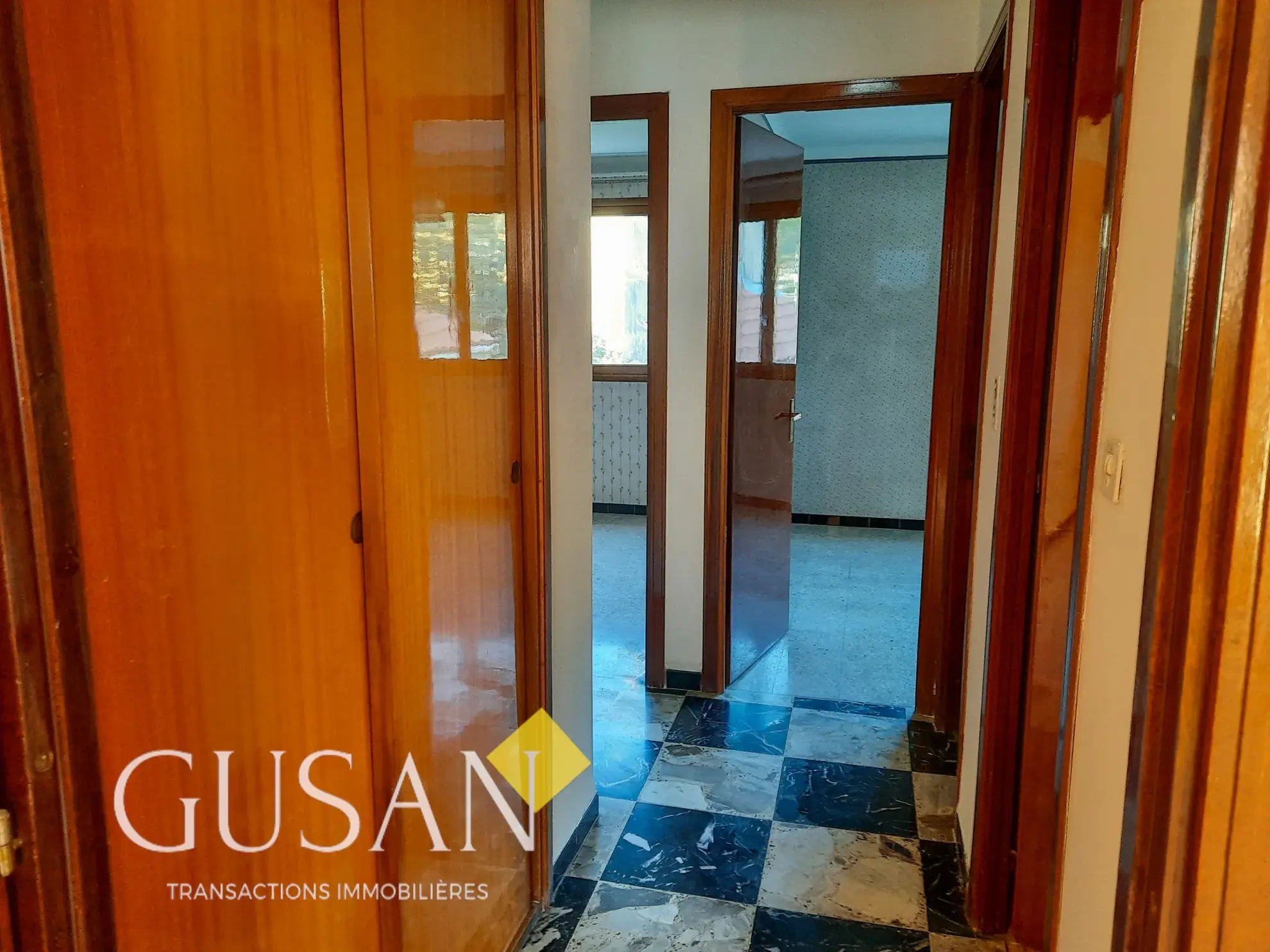Appartement T4 à vendre à Toulon avec balcon et stationnement - Agence Gusan 