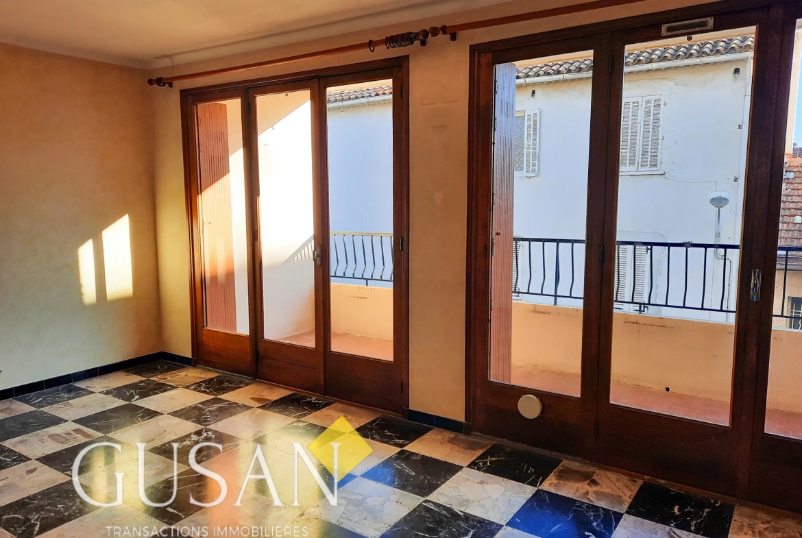Appartement T4 à vendre à Toulon avec balcon et stationnement - Agence Gusan 