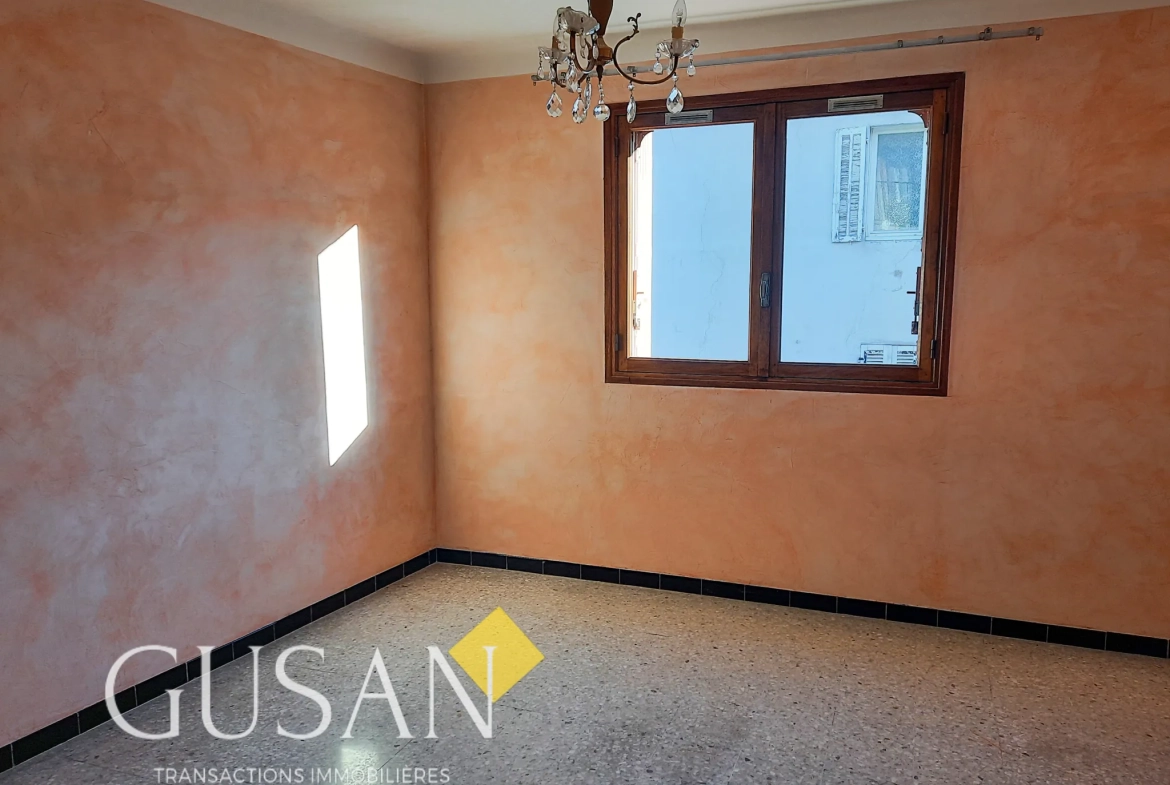 Appartement T4 à vendre à Toulon avec balcon et stationnement - Agence Gusan 
