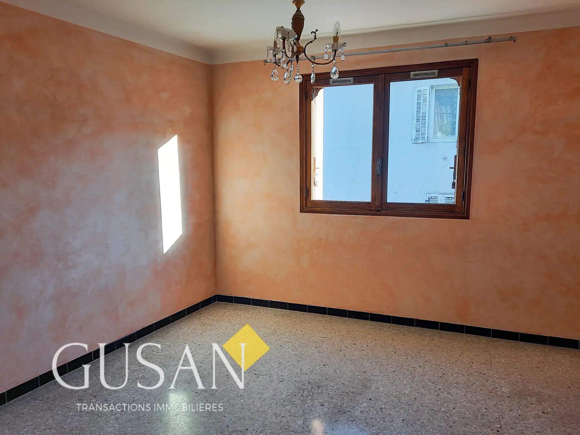 Appartement T4 à vendre à Toulon avec balcon et stationnement - Agence Gusan 