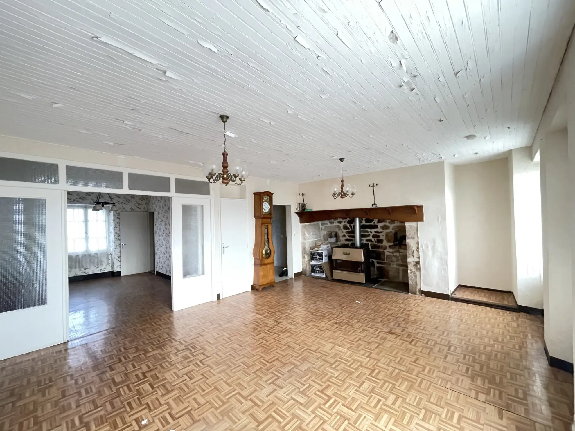 Maison ancienne à Darazac de 140 m² avec grand potentiel et terrain 