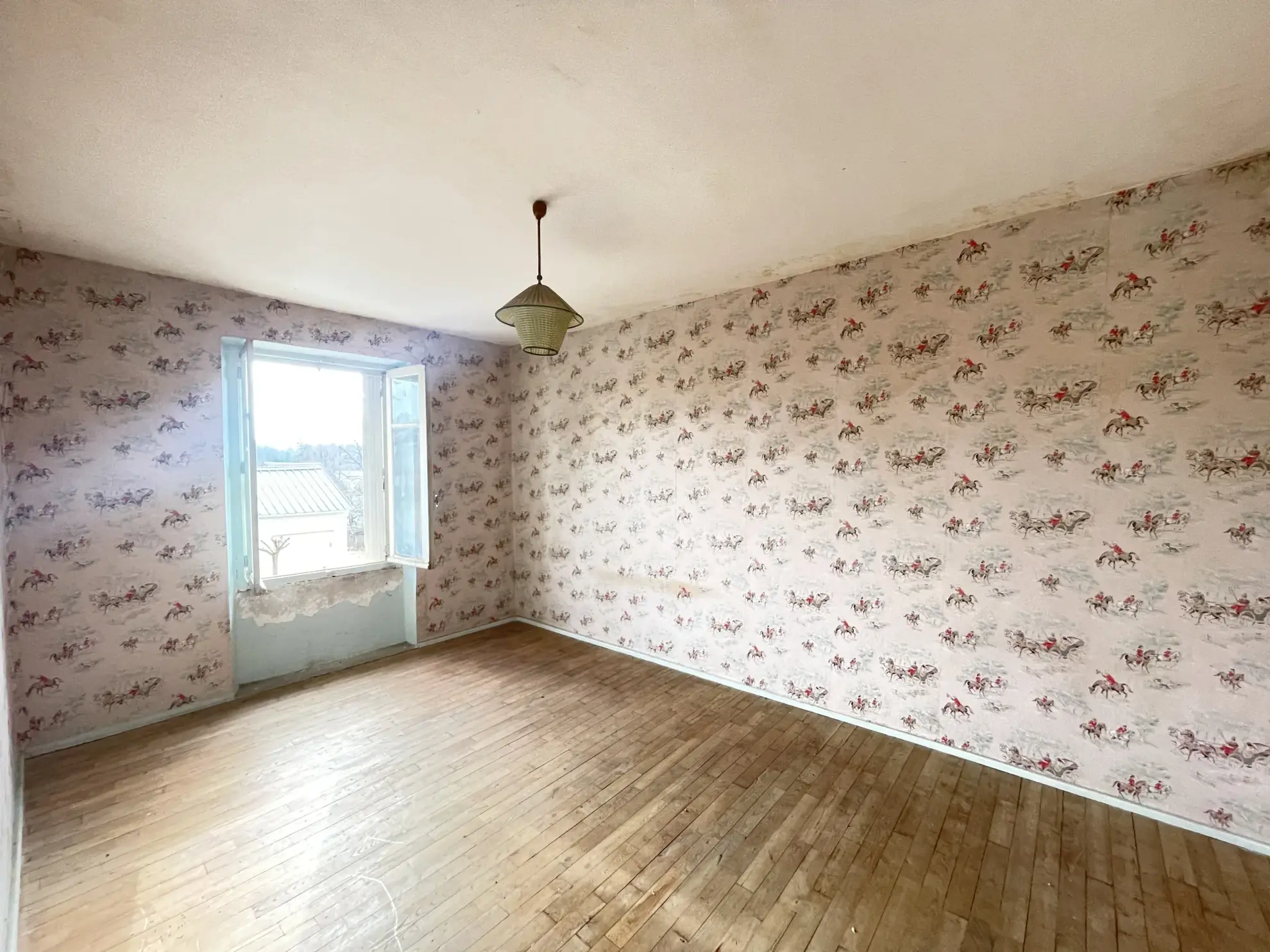Maison ancienne à Darazac de 140 m² avec grand potentiel et terrain 