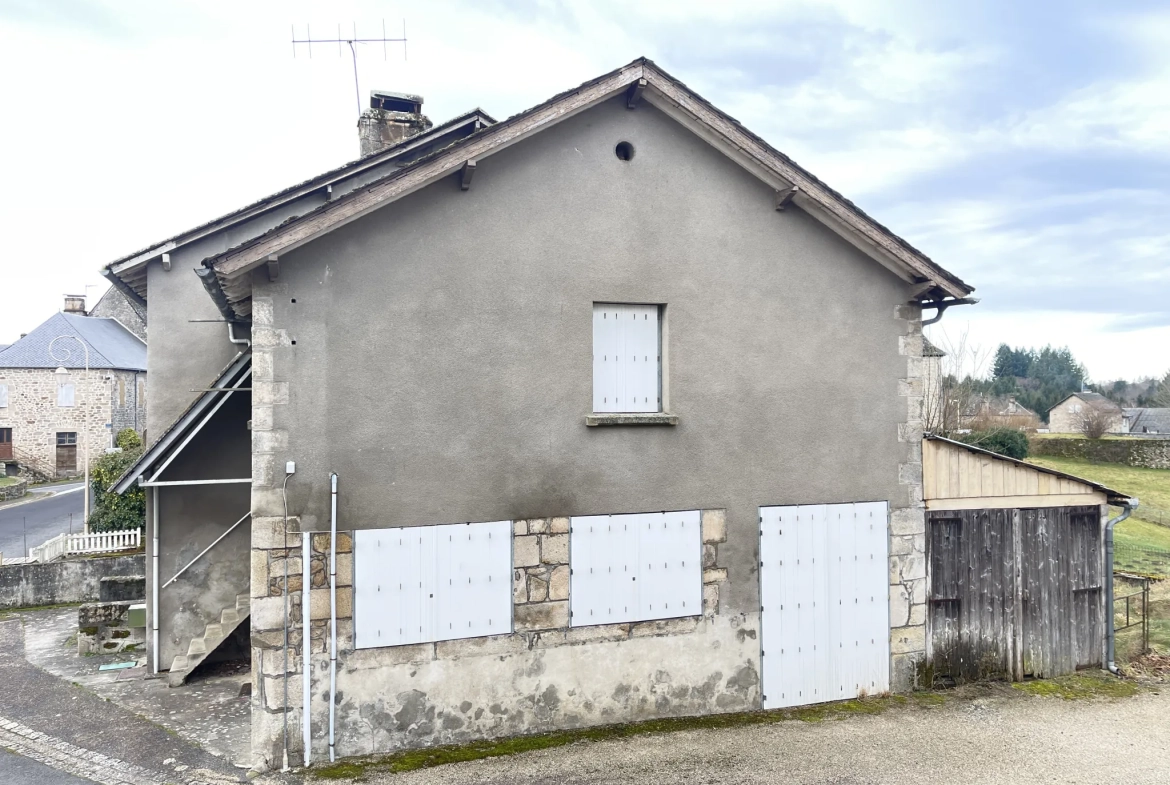 Maison ancienne à Darazac de 140 m² avec grand potentiel et terrain 