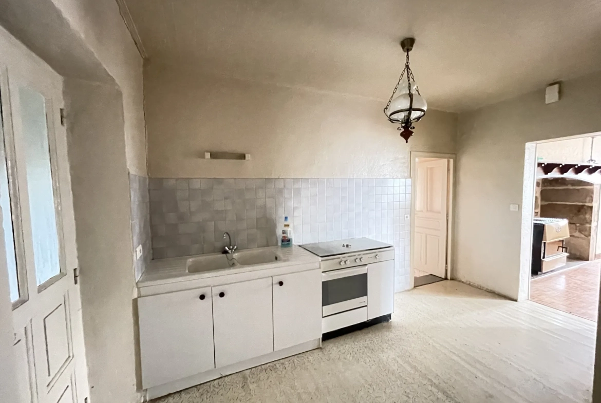 Maison ancienne à Darazac de 140 m² avec grand potentiel et terrain 