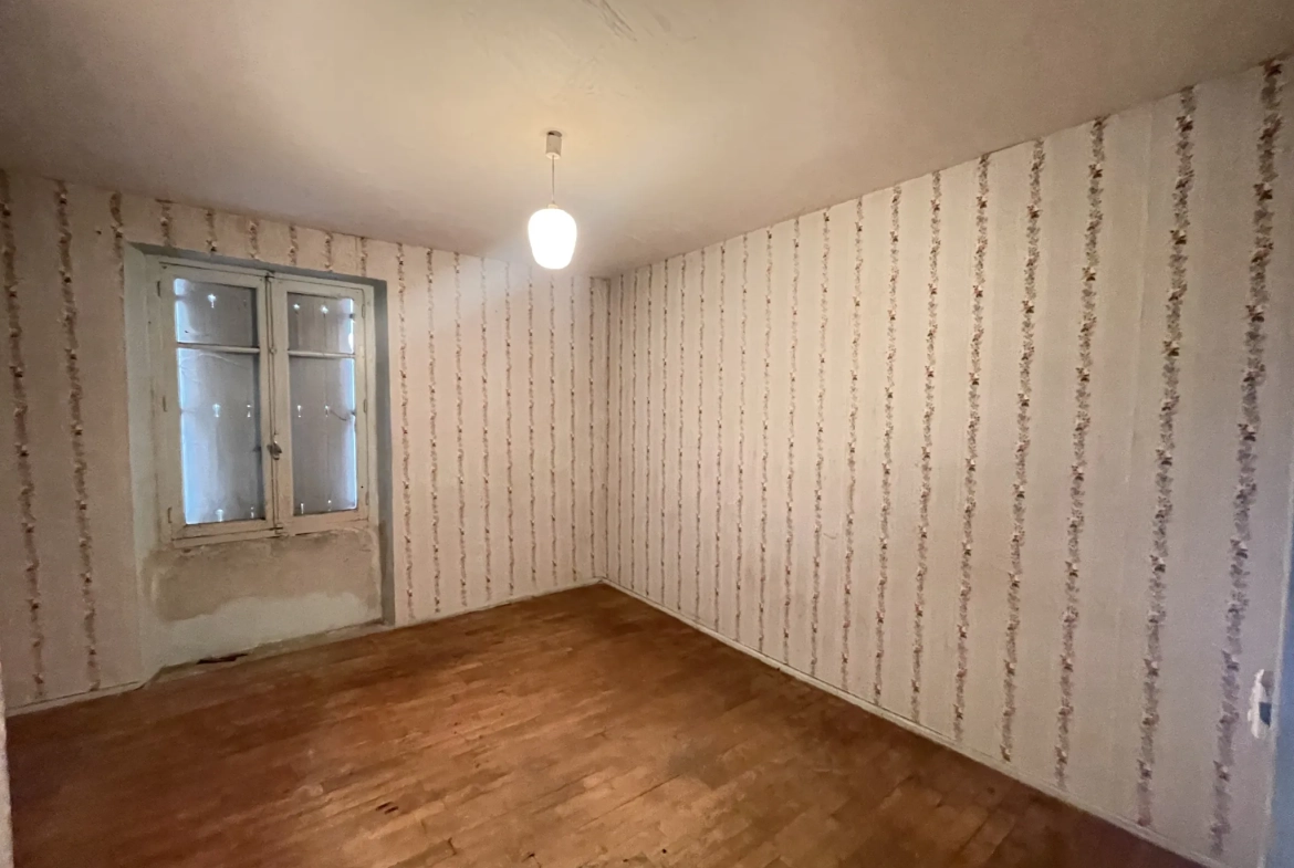 Maison ancienne à Darazac de 140 m² avec grand potentiel et terrain 