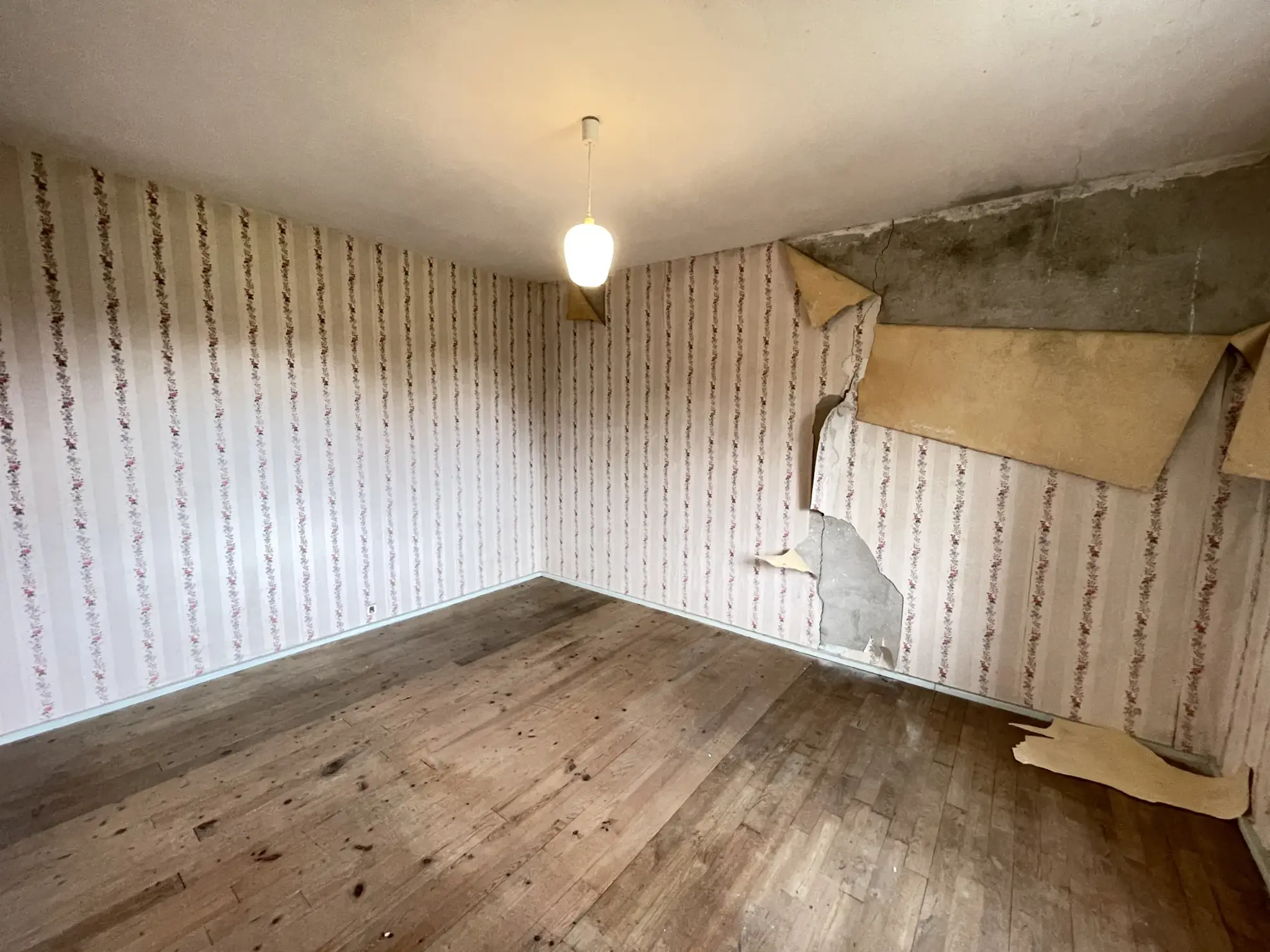 Maison ancienne à Darazac de 140 m² avec grand potentiel et terrain 