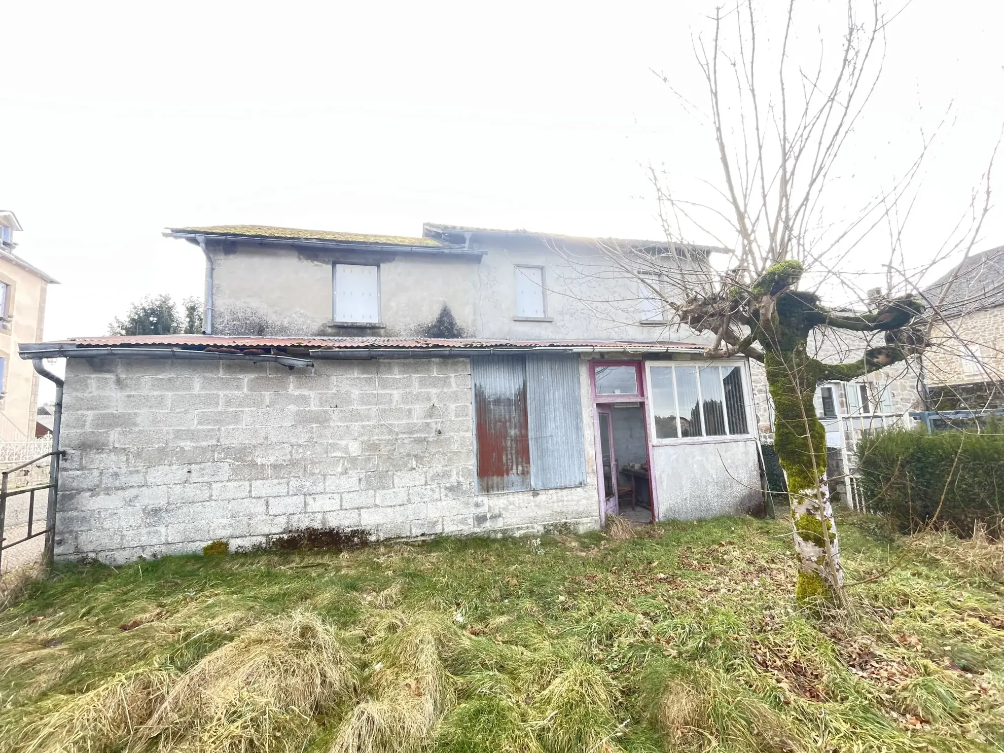 Maison ancienne à Darazac de 140 m² avec grand potentiel et terrain 