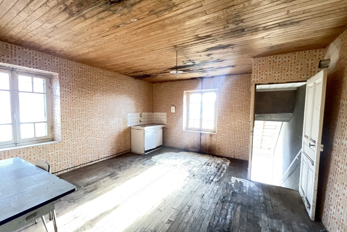 Maison ancienne à Darazac de 140 m² avec grand potentiel et terrain 
