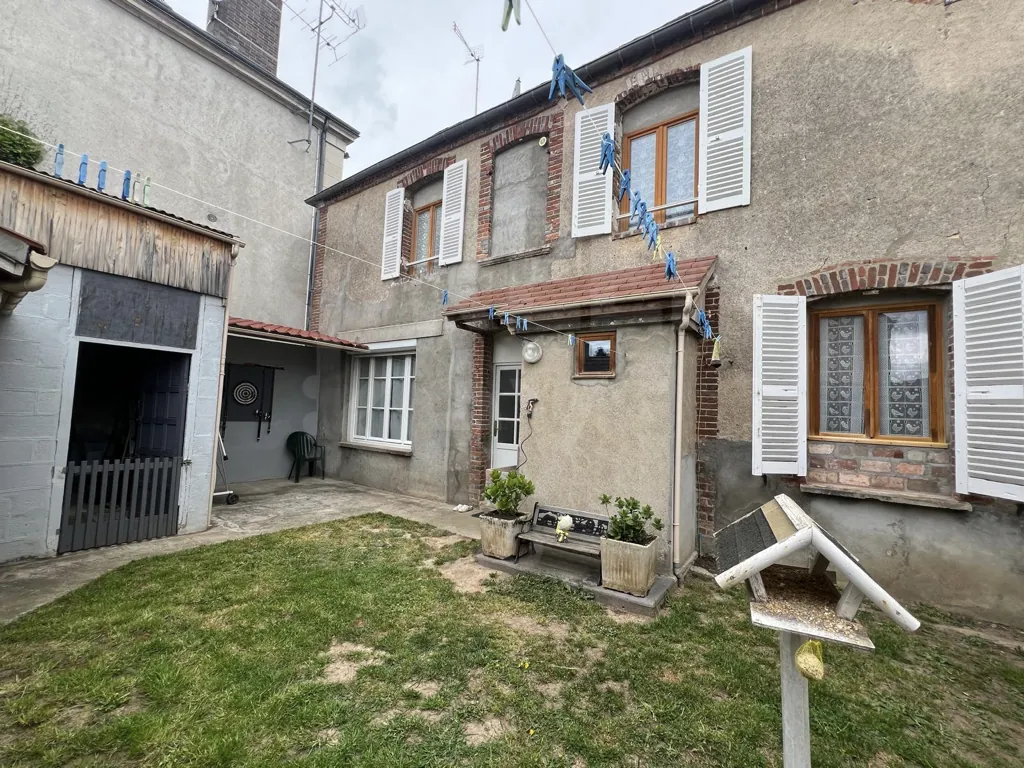 Maison à vendre à Bléneau (89220) - 5 pièces, 98,2 m² avec jardin 