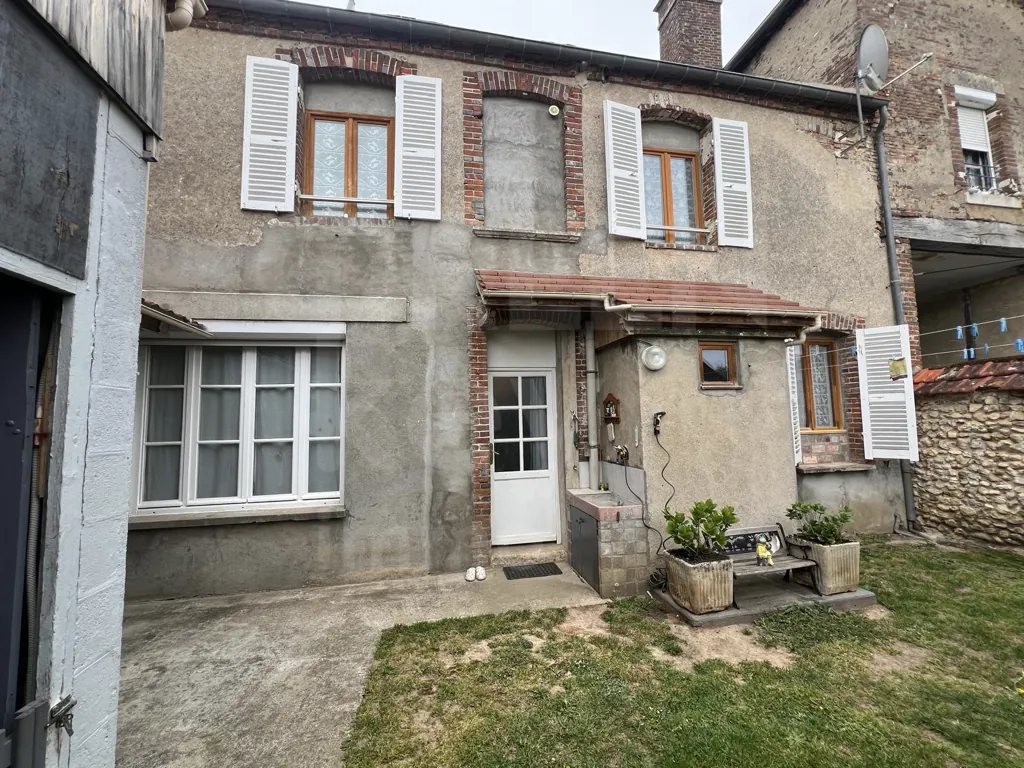 Maison à vendre à Bléneau (89220) - 5 pièces, 98,2 m² avec jardin 