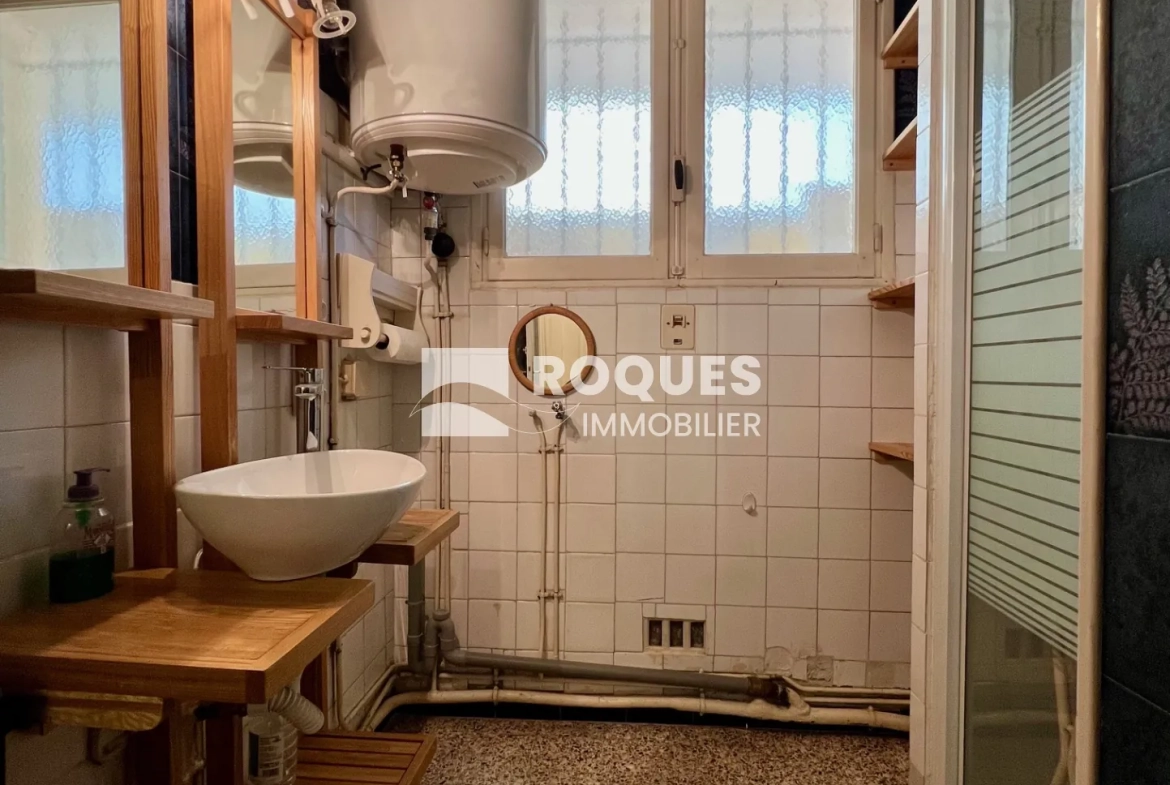 Appartement T4 à Millau avec balcon, cave et parking, idéal pour rénovateur 