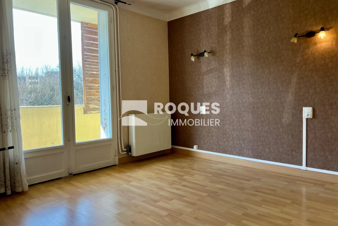 Appartement T4 à Millau avec balcon, cave et parking, idéal pour rénovateur 