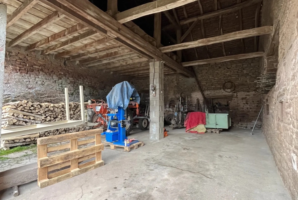 Charmante ferme rénovée de 130 m² avec dépendance sur 10 ares 55 à Hericourt 