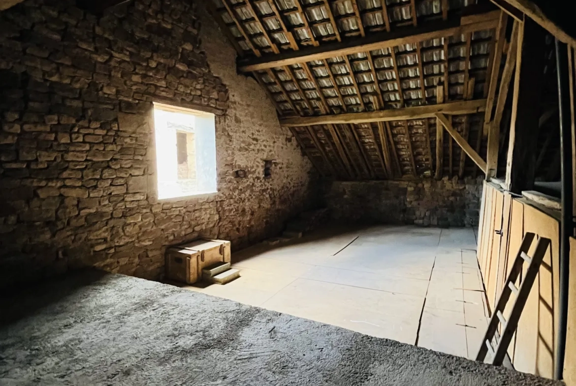 Charmante ferme rénovée de 130 m² avec dépendance sur 10 ares 55 à Hericourt 