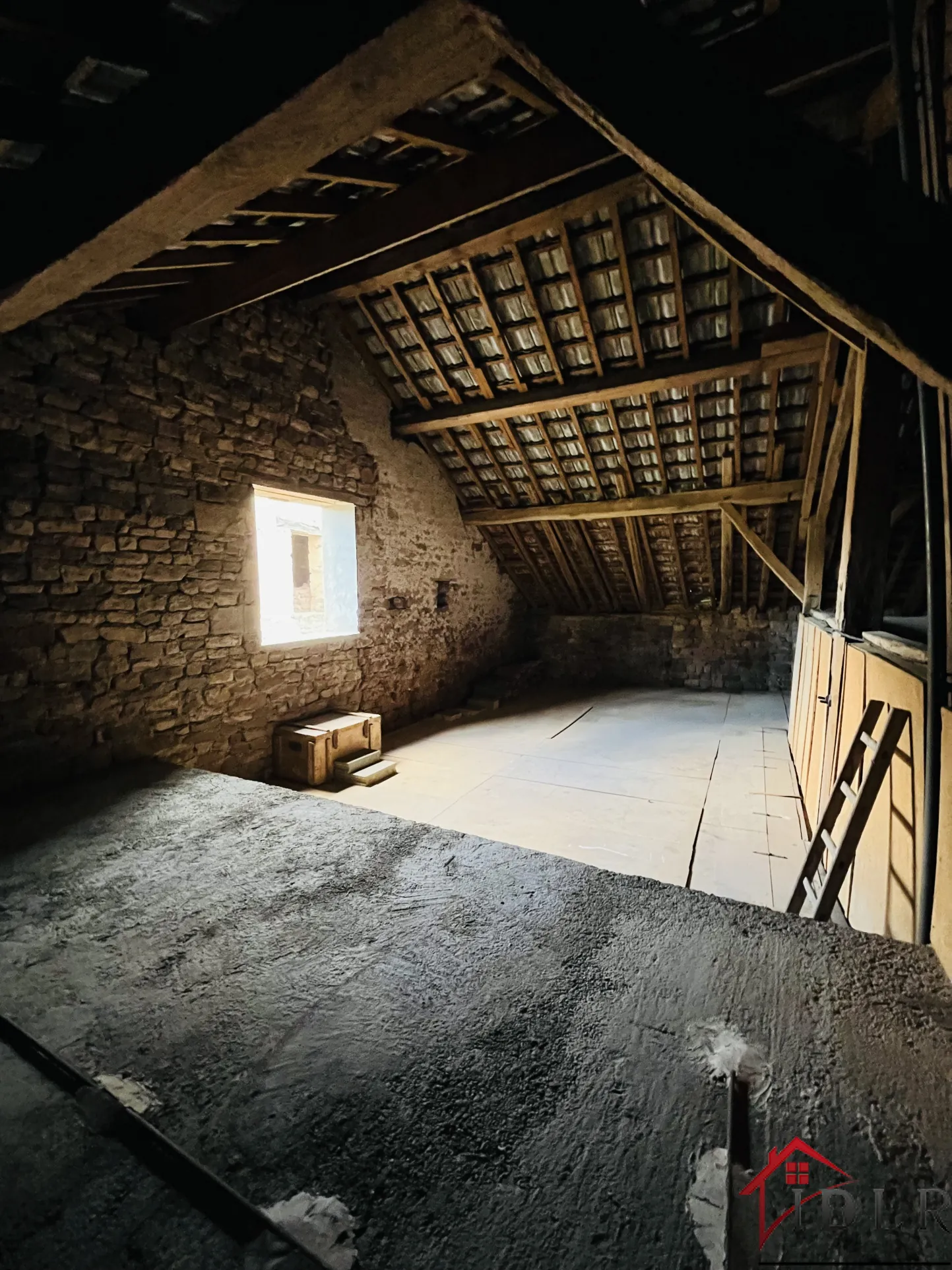 Charmante ferme rénovée de 130 m² avec dépendance sur 10 ares 55 à Hericourt 