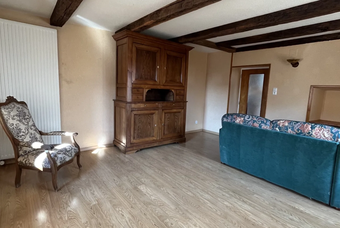 Charmante ferme rénovée de 130 m² avec dépendance sur 10 ares 55 à Hericourt 