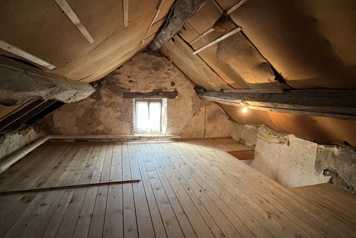 Charmante ferme rénovée de 130 m² avec dépendance sur 10 ares 55 à Hericourt 