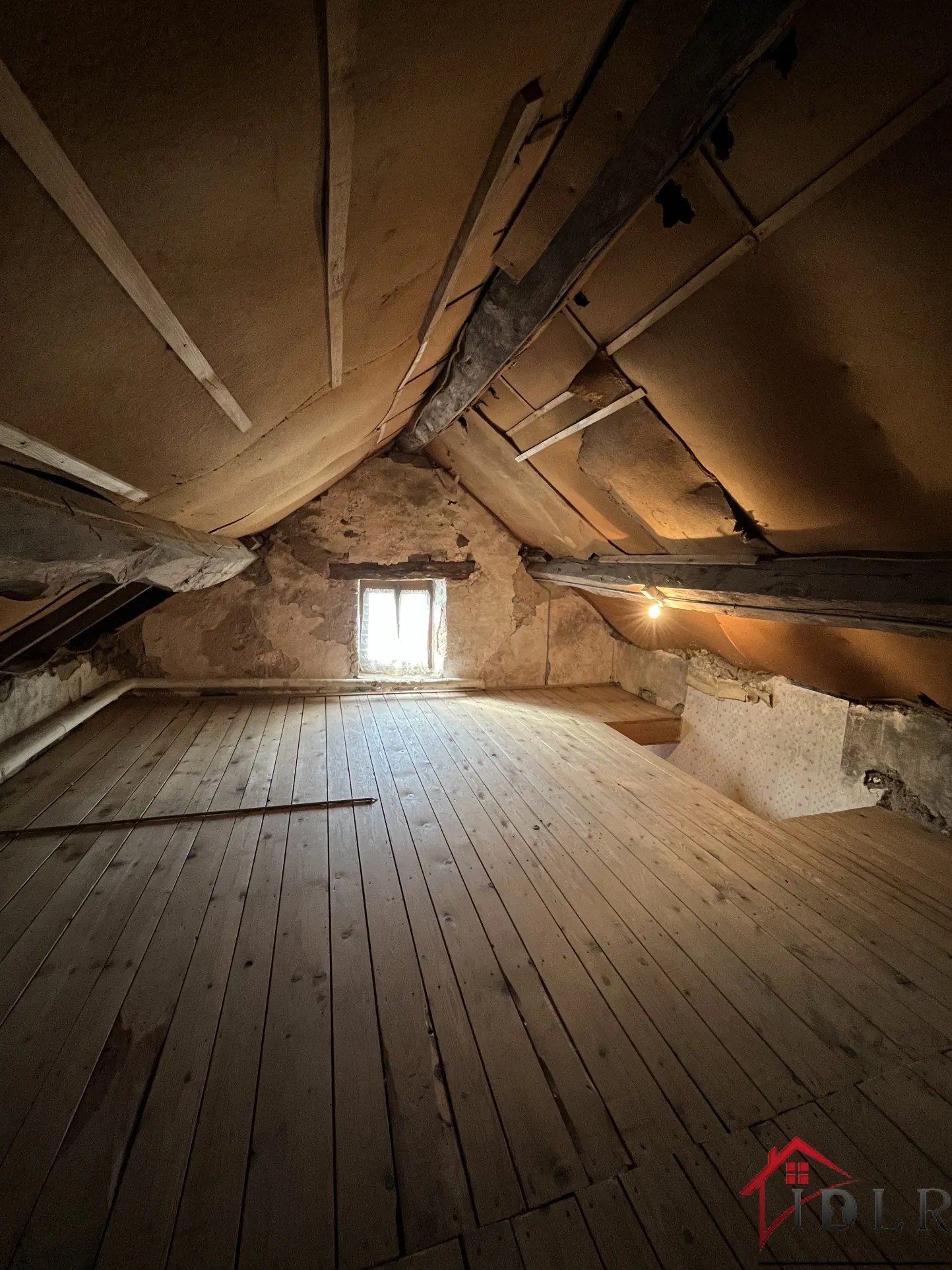 Charmante ferme rénovée de 130 m² avec dépendance sur 10 ares 55 à Hericourt 