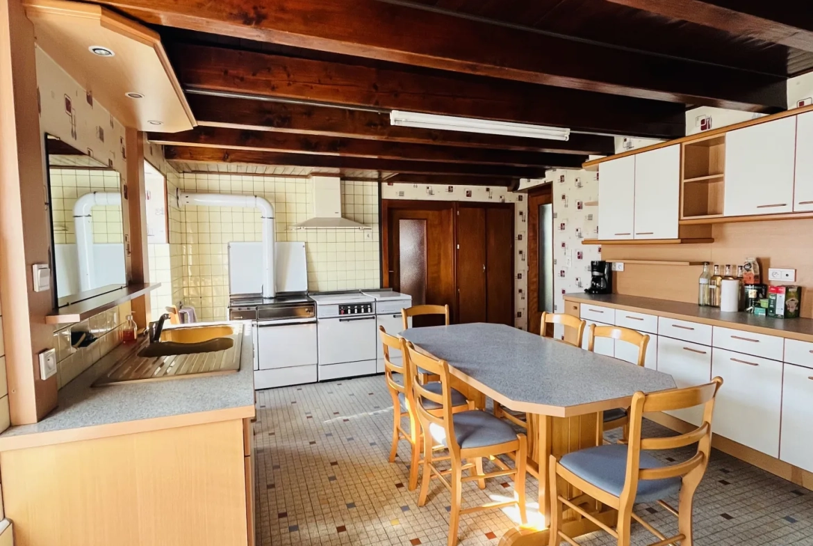 Charmante ferme rénovée de 130 m² avec dépendance sur 10 ares 55 à Hericourt 