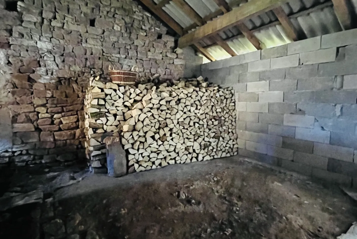 Charmante ferme rénovée de 130 m² avec dépendance sur 10 ares 55 à Hericourt 