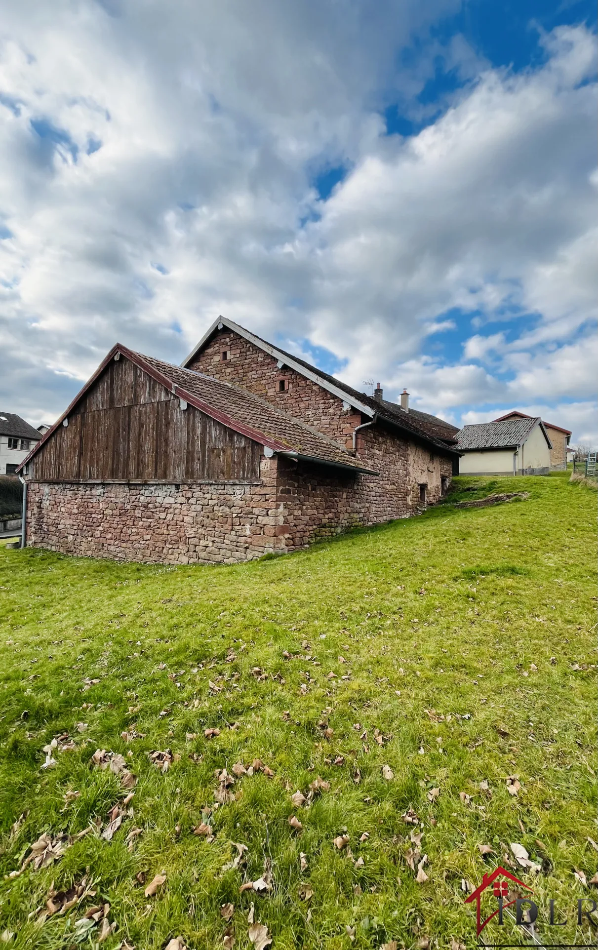 Charmante ferme rénovée de 130 m² avec dépendance sur 10 ares 55 à Hericourt 