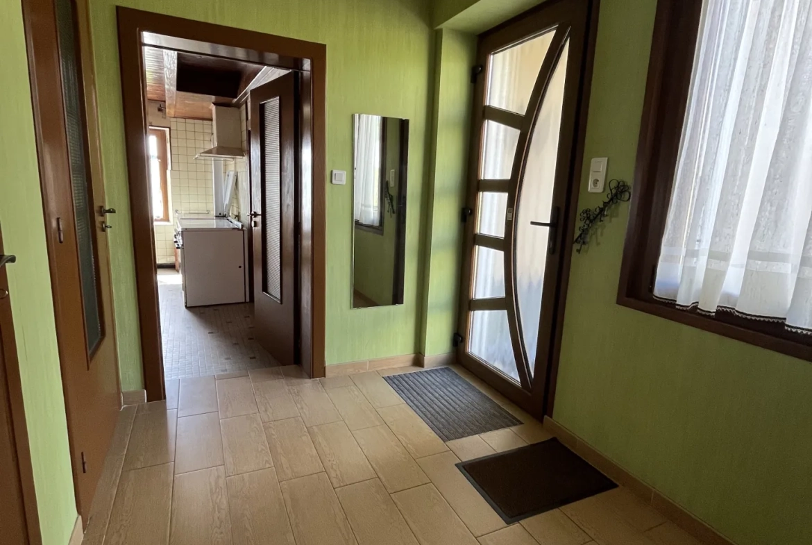 Charmante ferme rénovée de 130 m² avec dépendance sur 10 ares 55 à Hericourt 