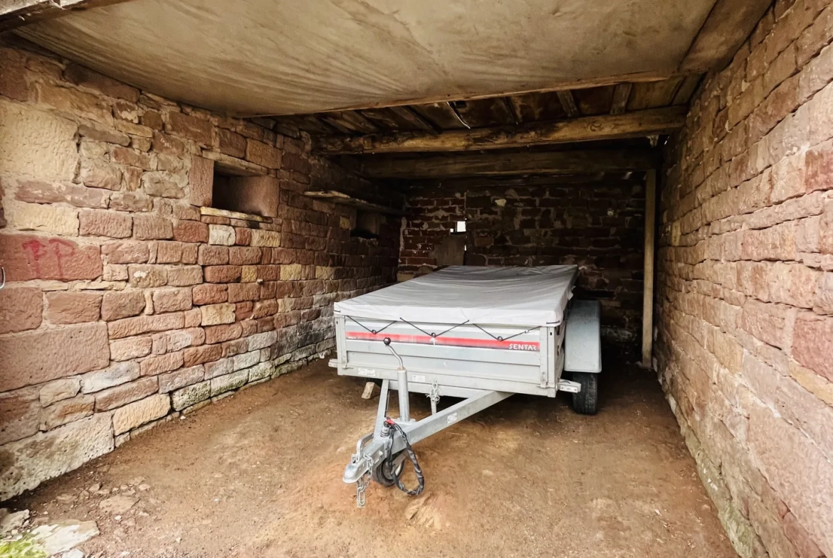 Charmante ferme rénovée de 130 m² avec dépendance sur 10 ares 55 à Hericourt 