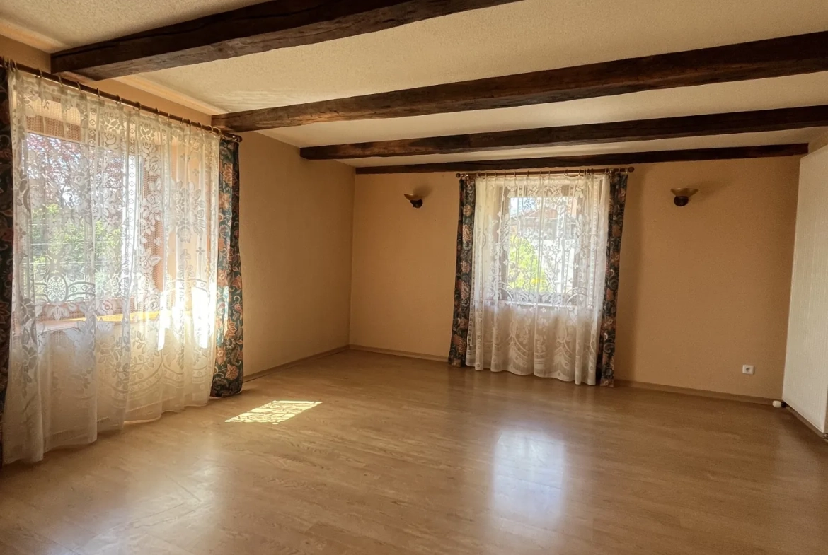 Charmante ferme rénovée de 130 m² avec dépendance sur 10 ares 55 à Hericourt 