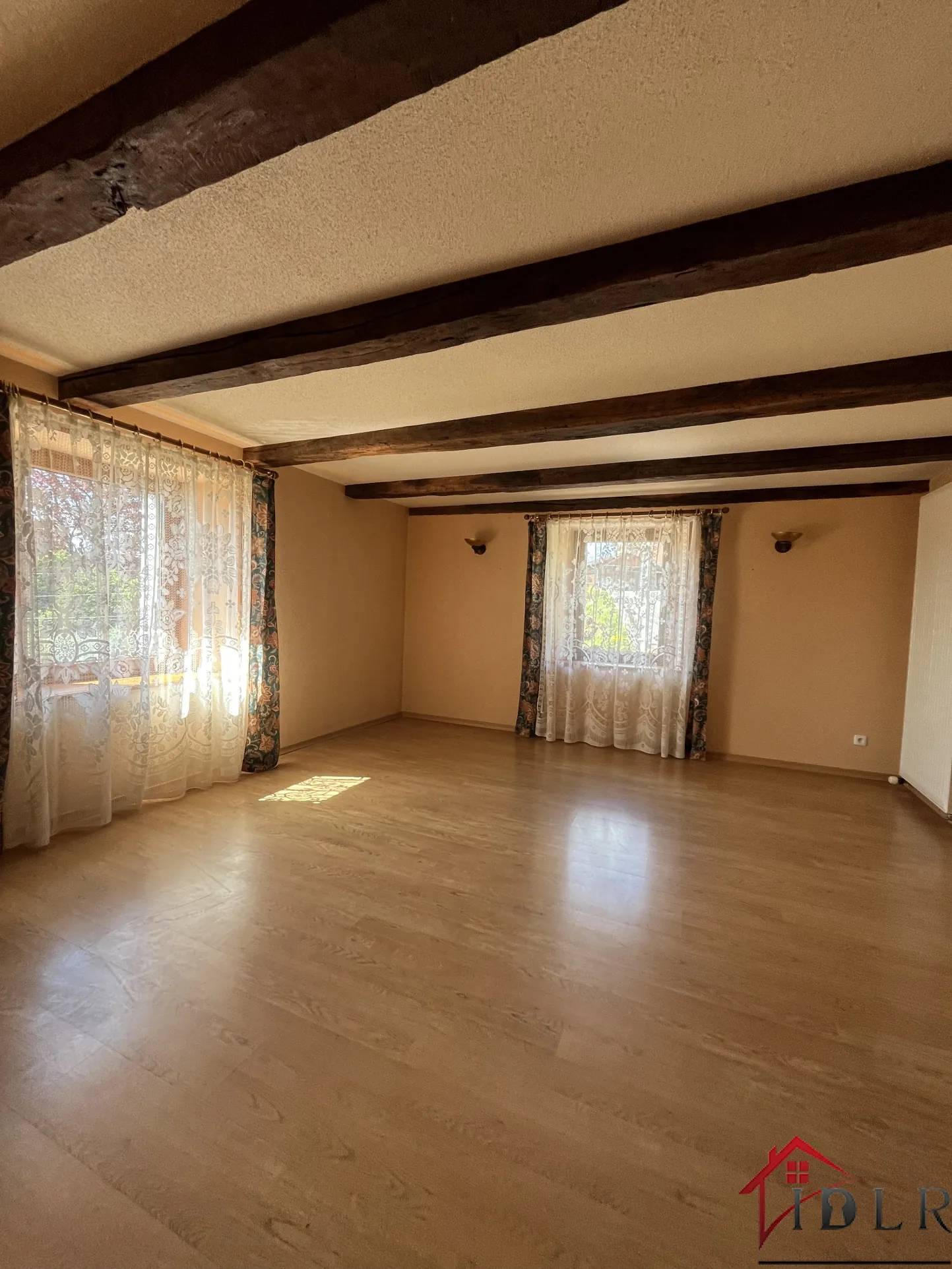 Charmante ferme rénovée de 130 m² avec dépendance sur 10 ares 55 à Hericourt 