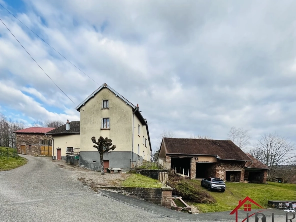 Charmante ferme rénovée de 130 m² avec dépendance sur 10 ares 55 à Hericourt