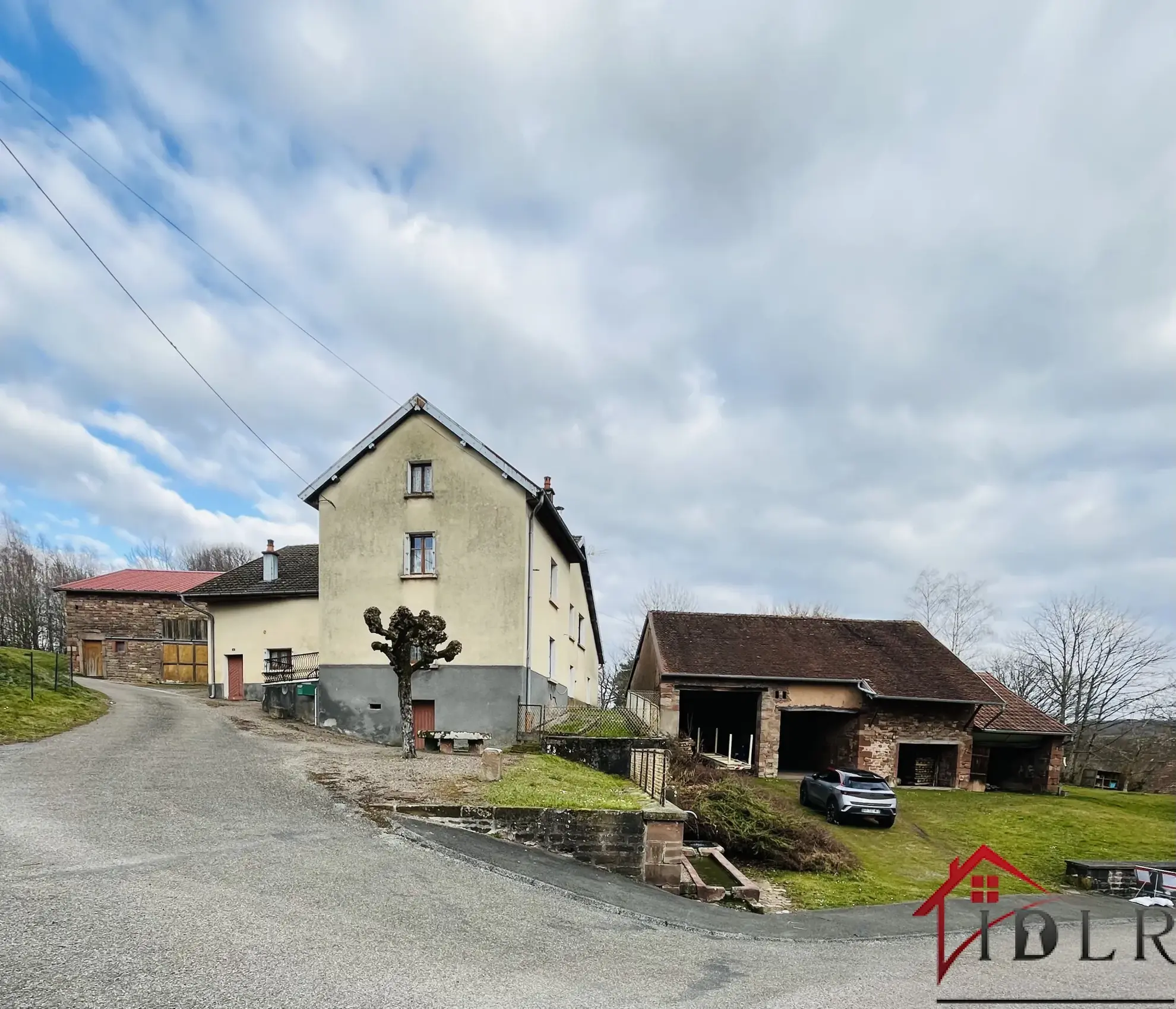 Charmante ferme rénovée de 130 m² avec dépendance sur 10 ares 55 à Hericourt 