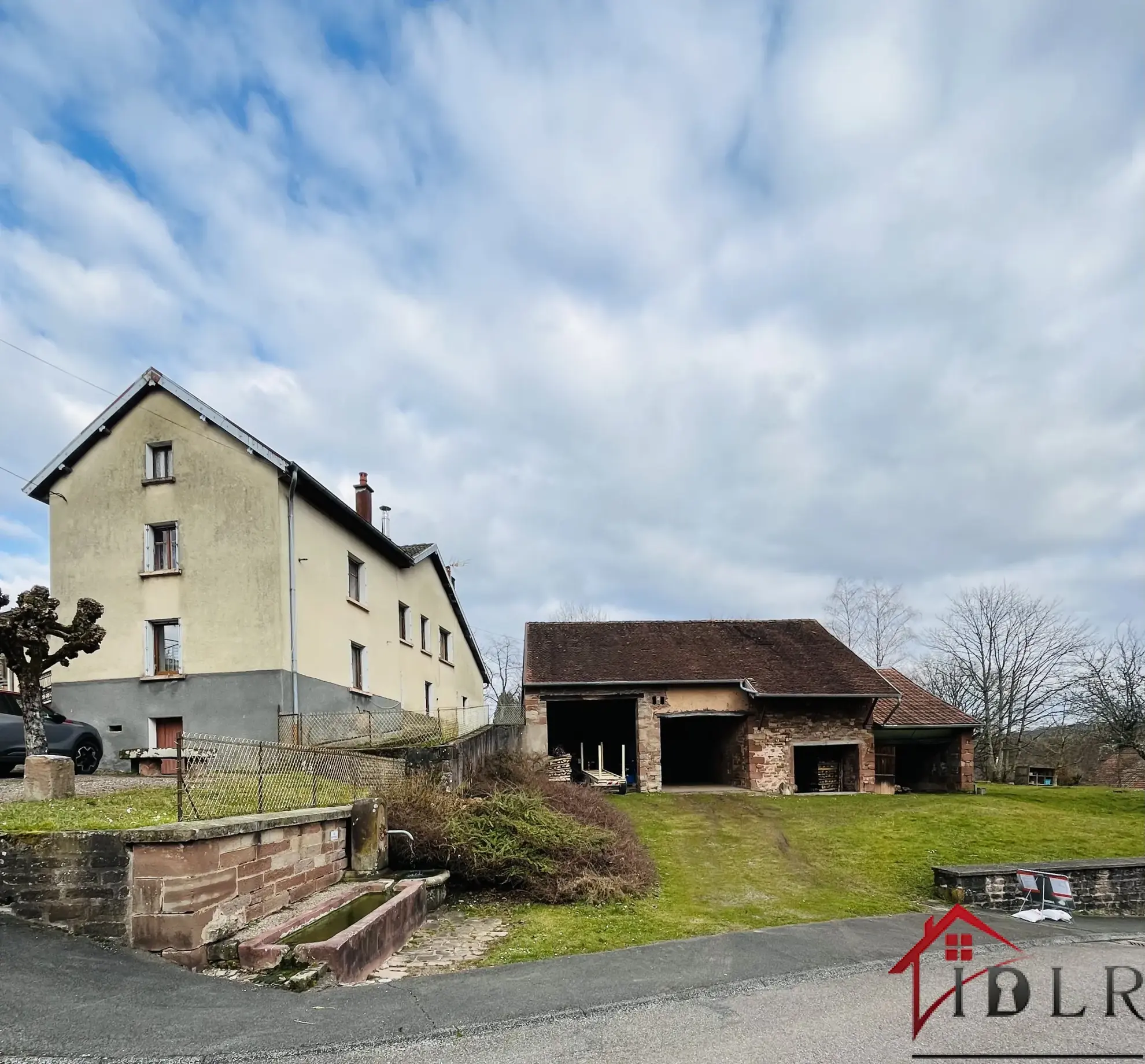Charmante ferme rénovée de 130 m² avec dépendance sur 10 ares 55 à Hericourt 