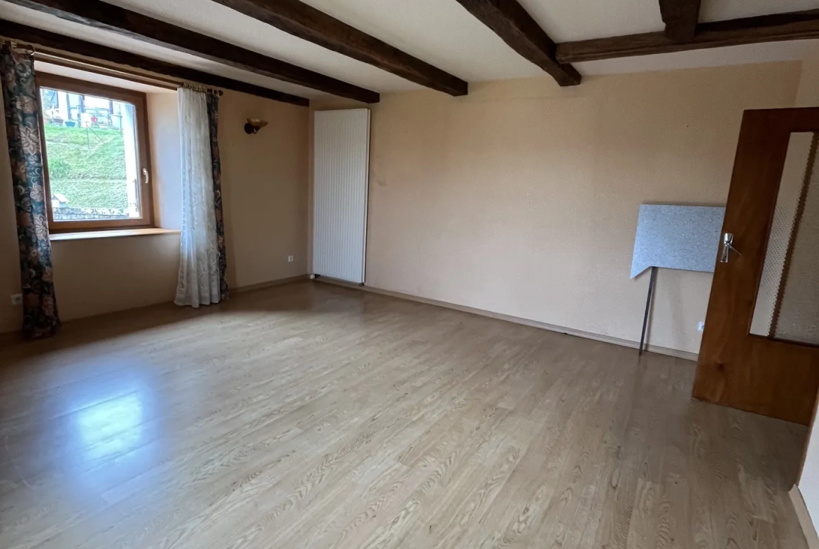 Charmante ferme rénovée de 130 m² avec dépendance sur 10 ares 55 à Hericourt 