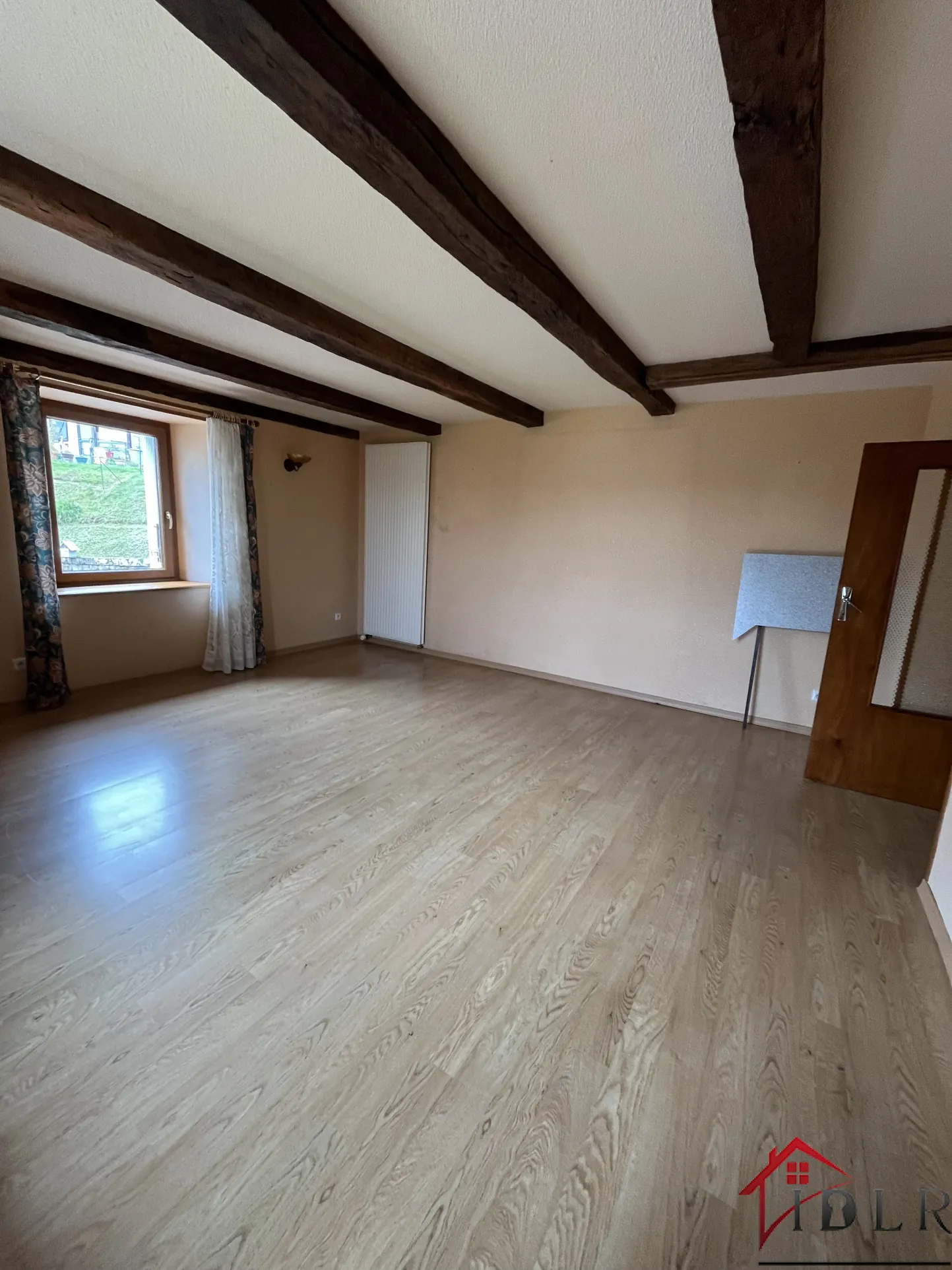 Charmante ferme rénovée de 130 m² avec dépendance sur 10 ares 55 à Hericourt 