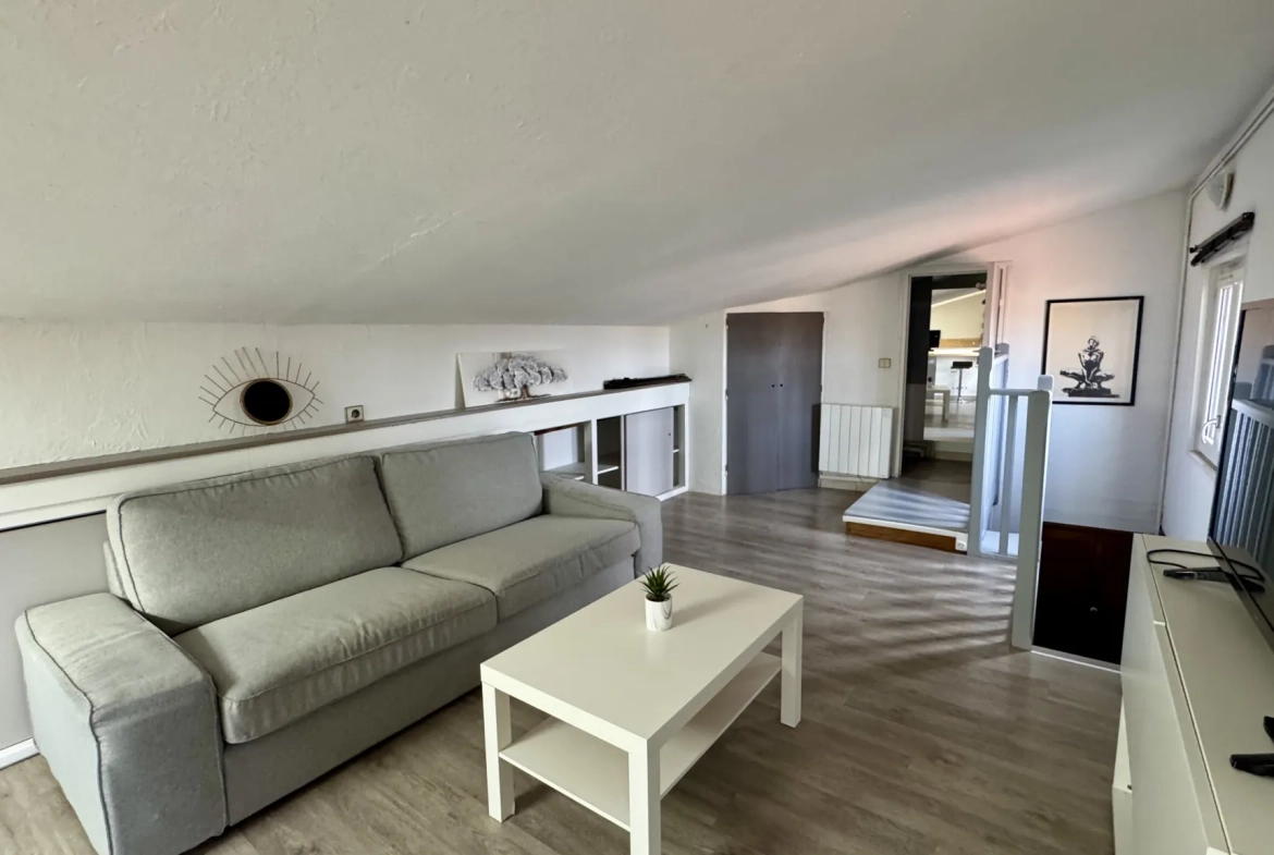 Appartement T2 en centre-ville d'Avignon avec dernière étage et emplacement privilégié 