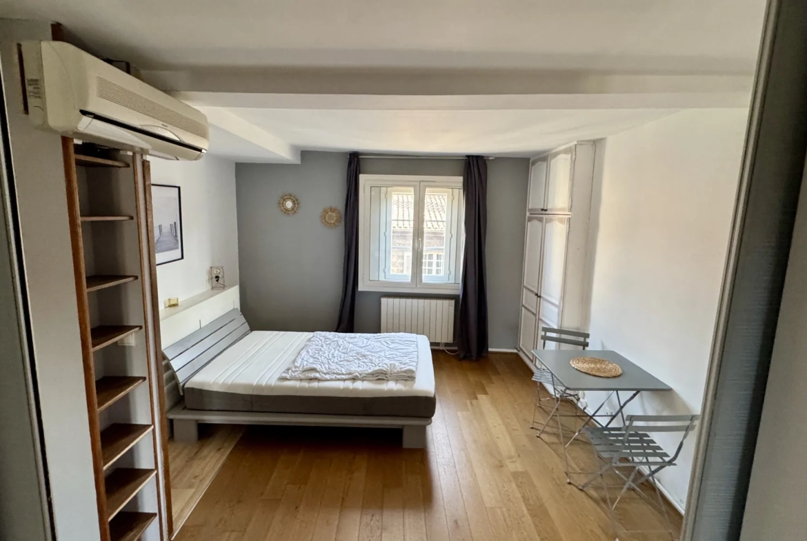 Appartement T2 en centre-ville d'Avignon avec dernière étage et emplacement privilégié 