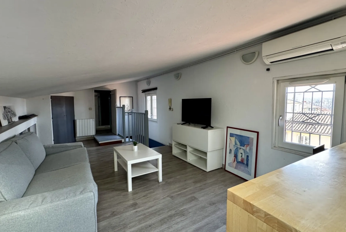 Appartement T2 en centre-ville d'Avignon avec dernière étage et emplacement privilégié 