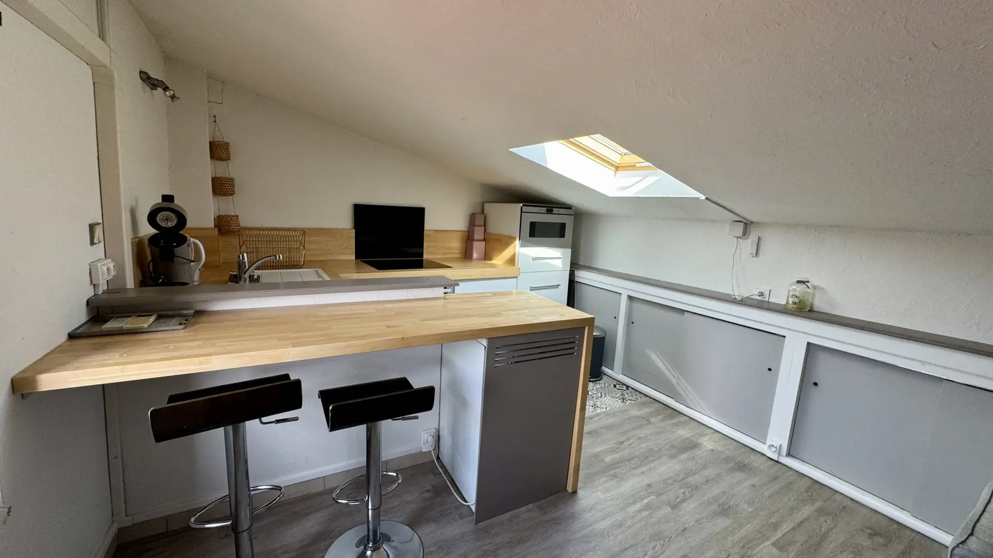 Appartement T2 en centre-ville d'Avignon avec dernière étage et emplacement privilégié 