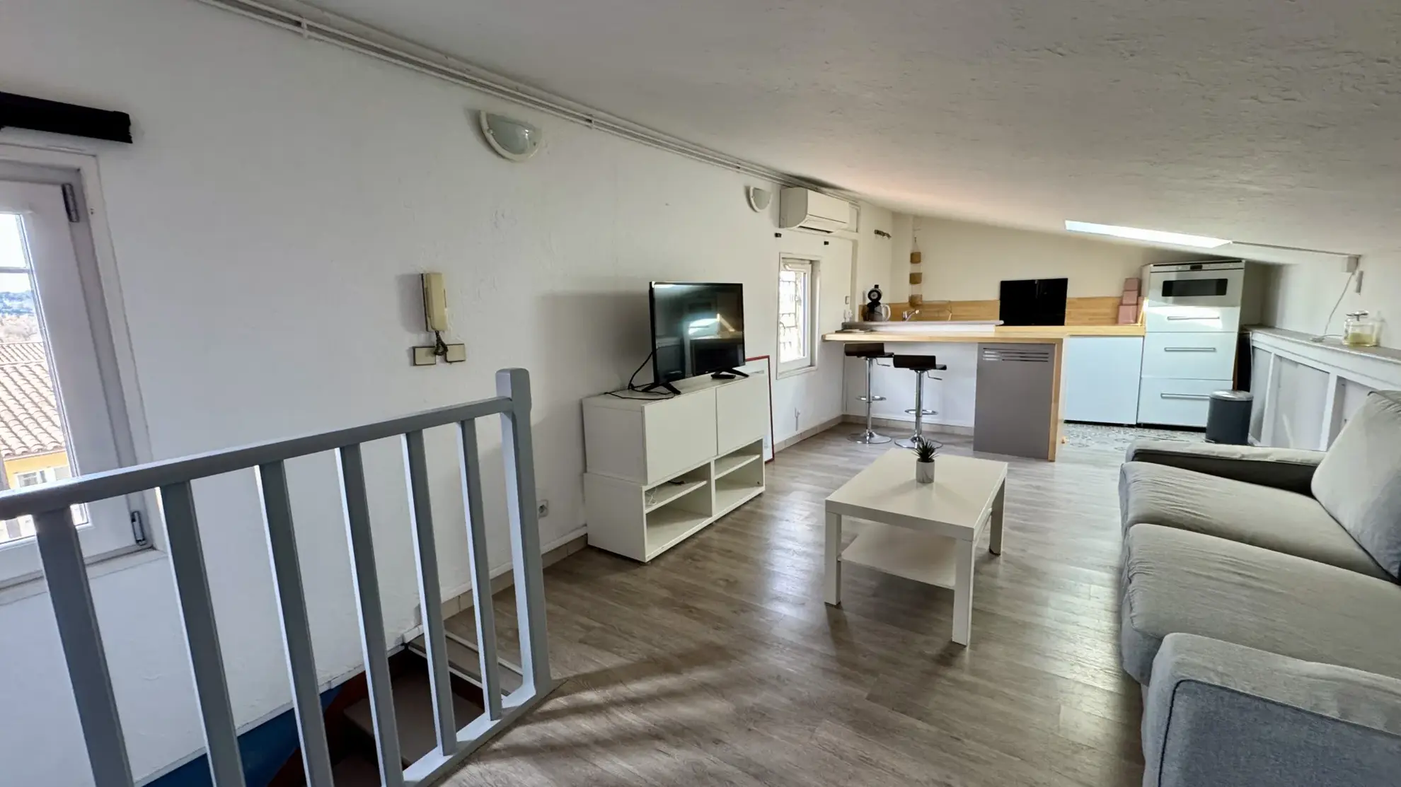 Appartement T2 en centre-ville d'Avignon avec dernière étage et emplacement privilégié 