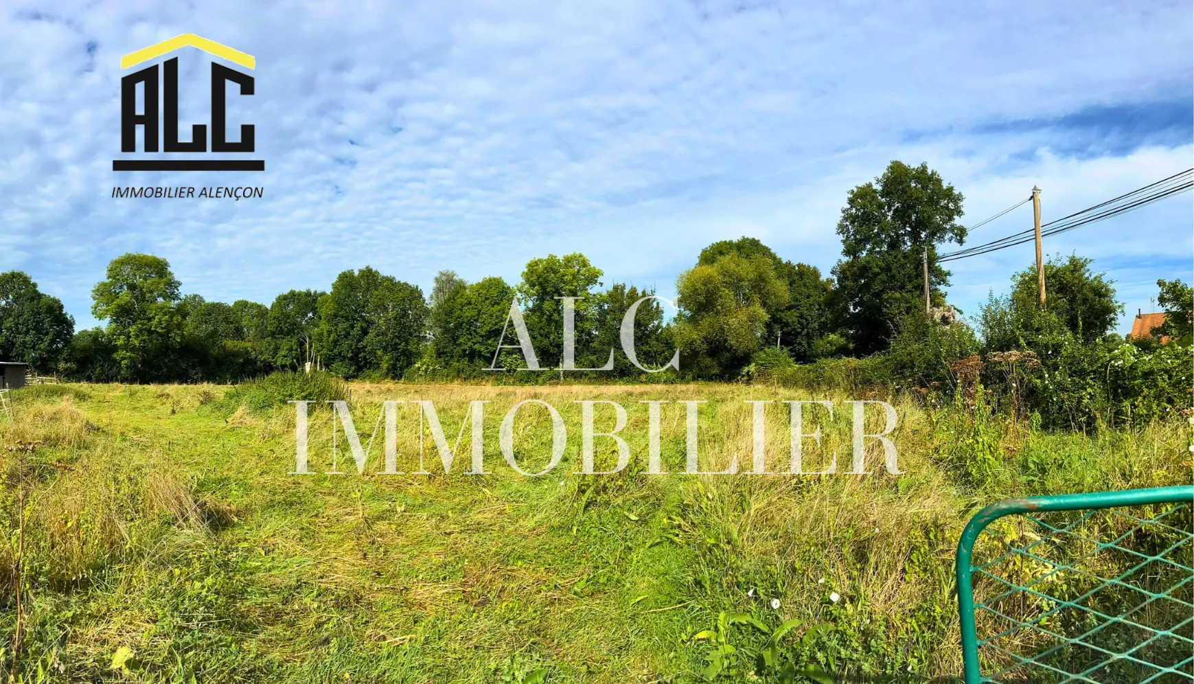 Terrain constructible de 1505 m² à Villeneuve-en-Perseigne, viabilisé 