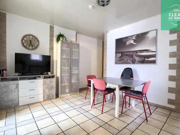 Maison mitoyenne à Ste Marie aux Chènes avec jardin, garage et combles aménagés