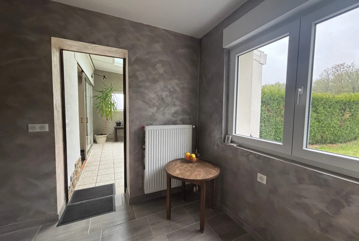 Maison individuelle rénovée à vendre à L'HÔPITAL avec 5 chambres et jardin 