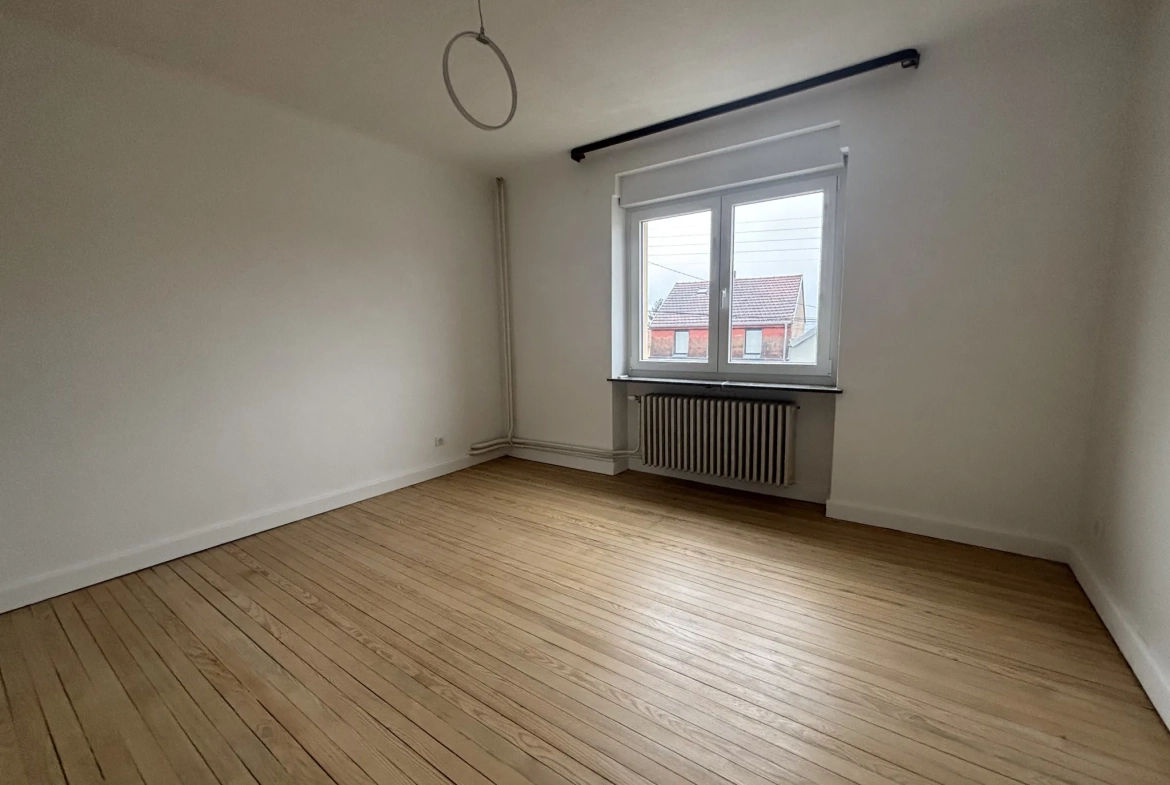 Maison individuelle rénovée à vendre à L'HÔPITAL avec 5 chambres et jardin 