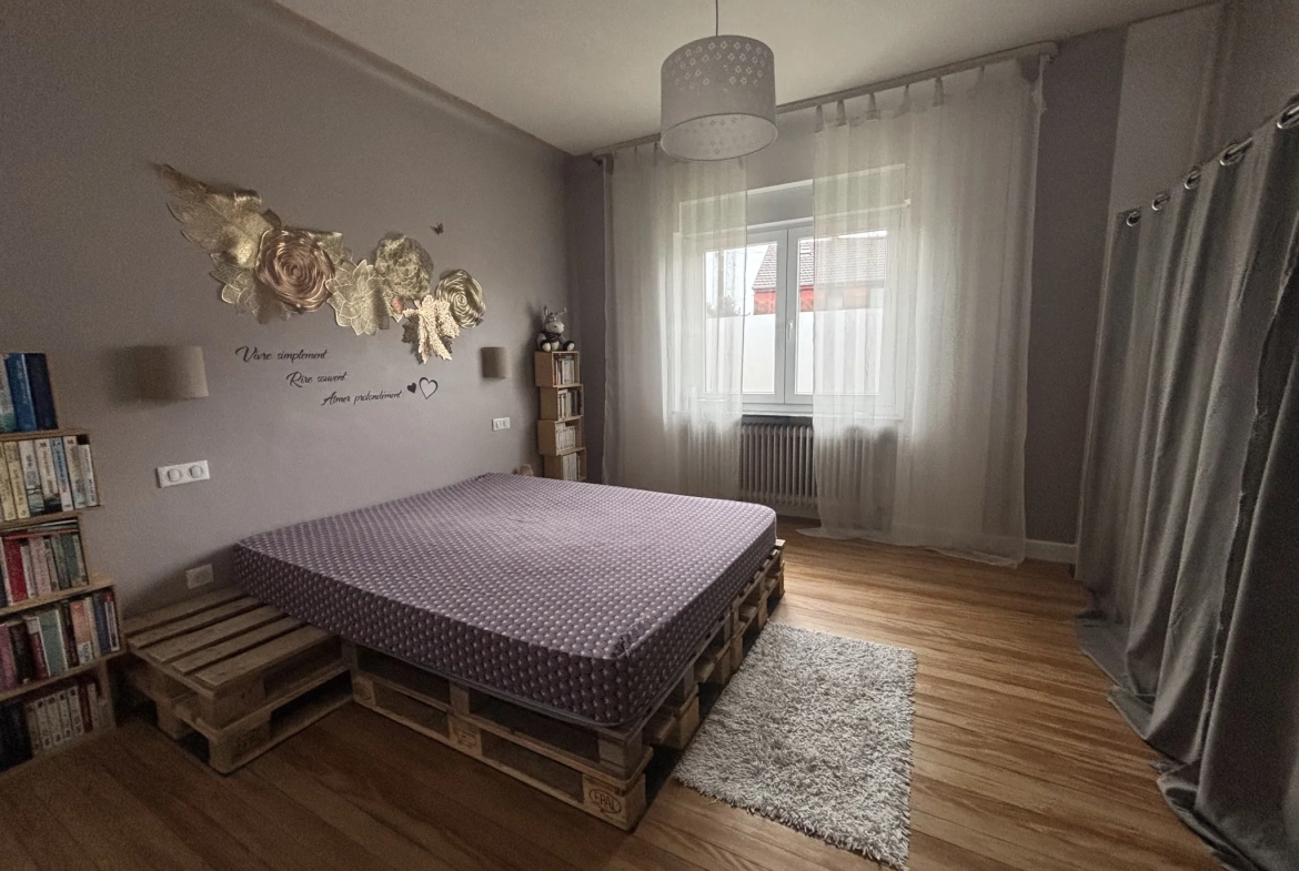 Maison individuelle rénovée à vendre à L'HÔPITAL avec 5 chambres et jardin 