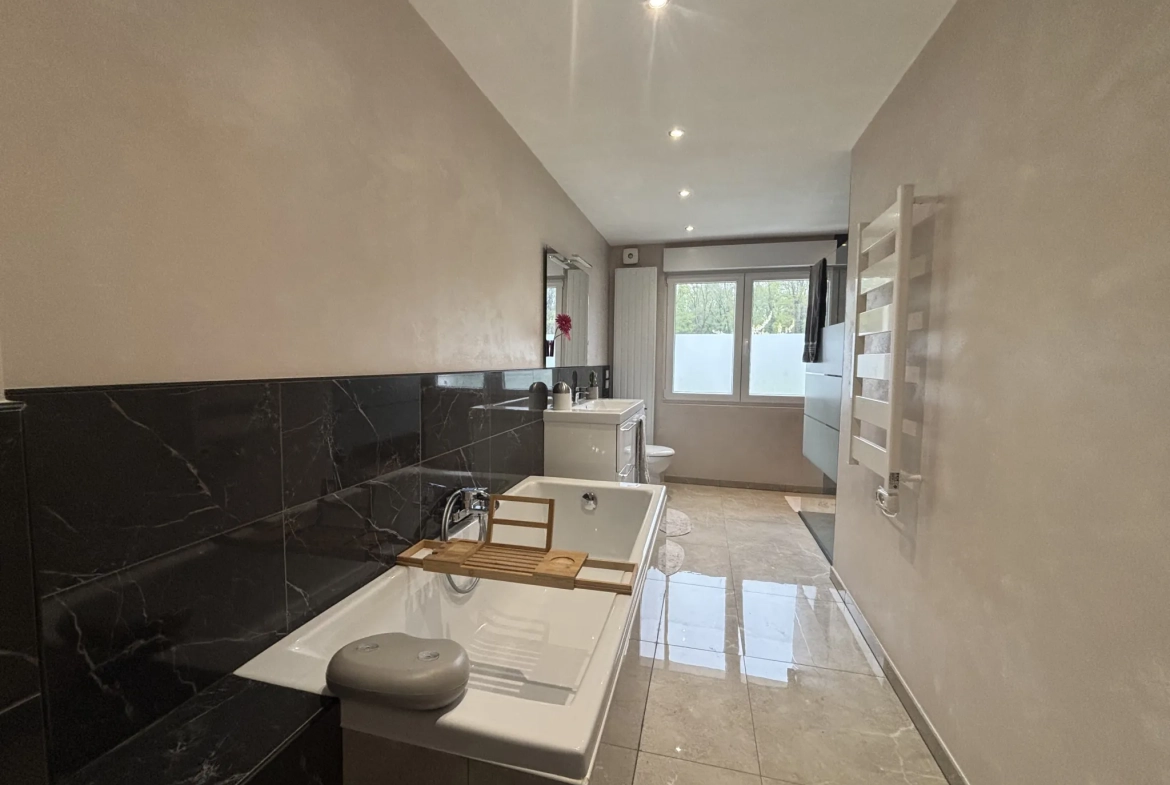 Maison individuelle rénovée à vendre à L'HÔPITAL avec 5 chambres et jardin 