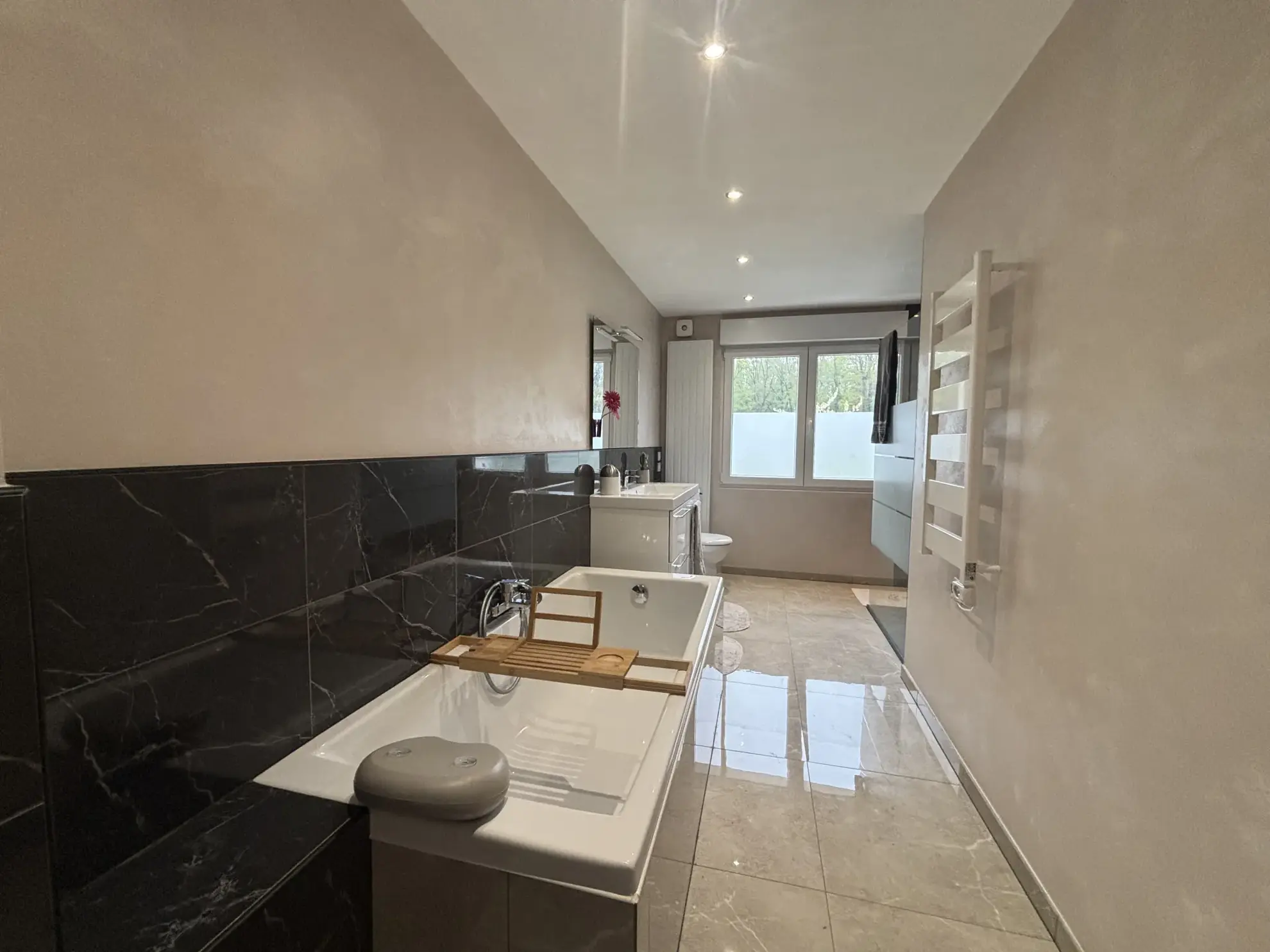 Maison individuelle rénovée à vendre à L'HÔPITAL avec 5 chambres et jardin 
