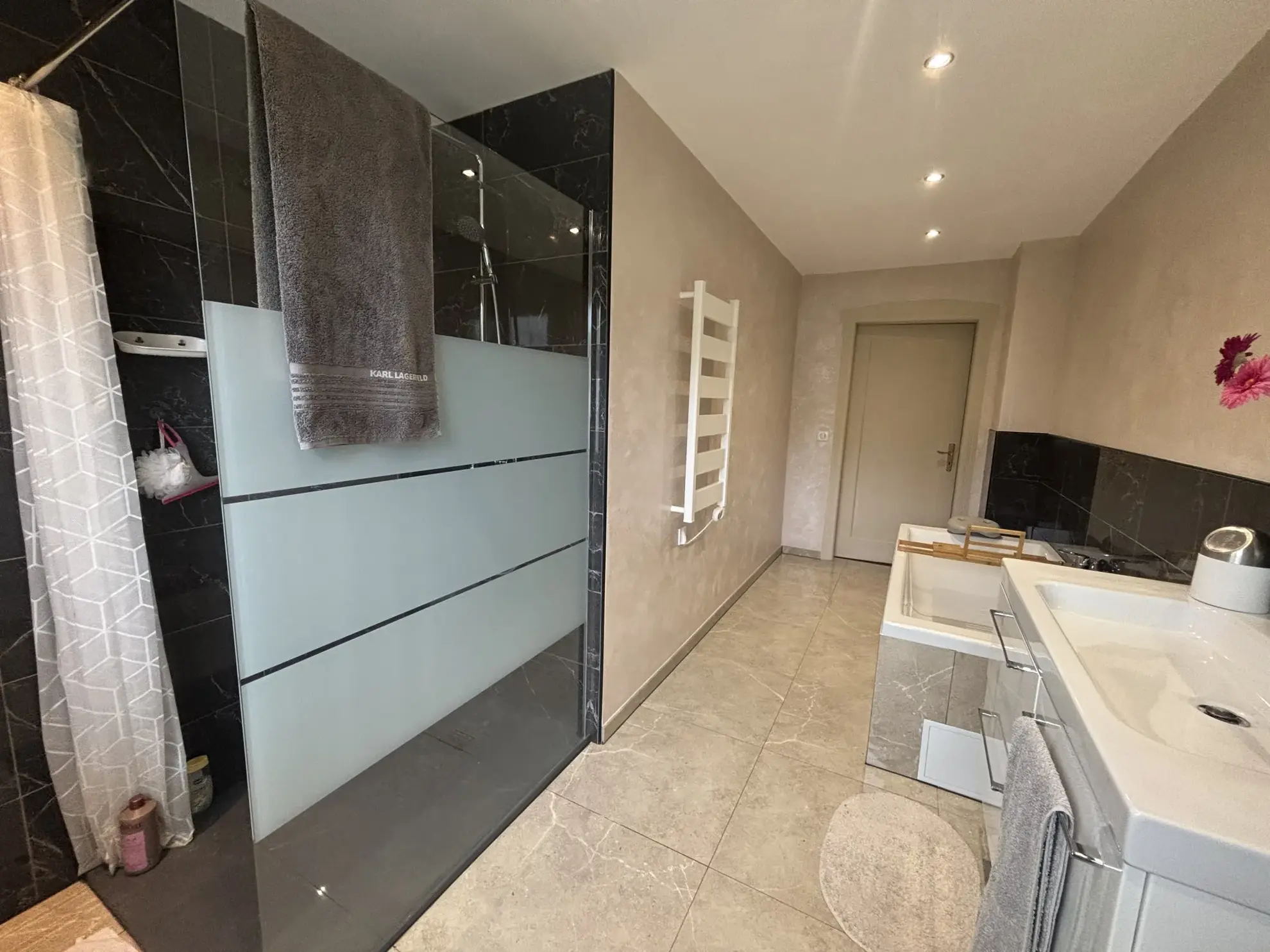 Maison individuelle rénovée à vendre à L'HÔPITAL avec 5 chambres et jardin 