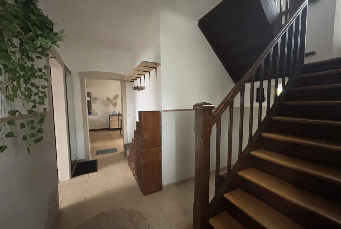 Maison individuelle rénovée à vendre à L'HÔPITAL avec 5 chambres et jardin 